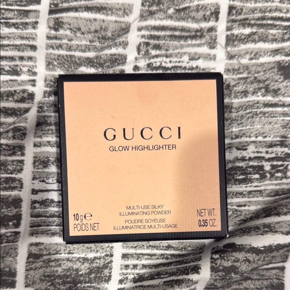 Gucci Glow Highlighter in Opal Pink